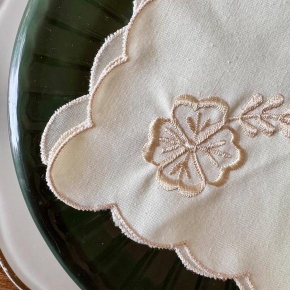 Vintage Linen Napkins - Picture 2 of 5